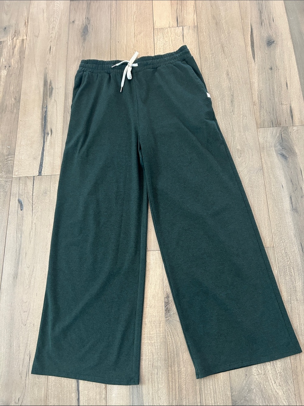 Vuori Wide leg Softstream pants